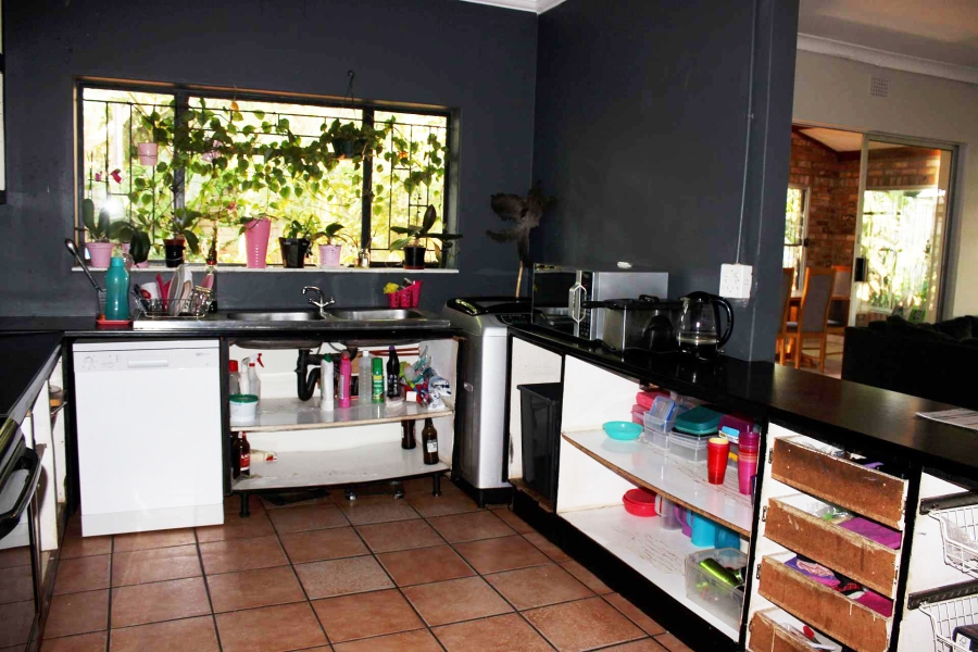 4 Bedroom Property for Sale in Mountain View Gauteng