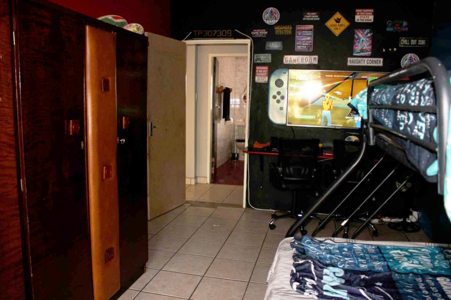 4 Bedroom Property for Sale in Mountain View Gauteng