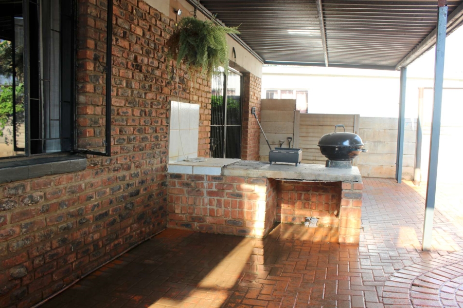 4 Bedroom Property for Sale in Mountain View Gauteng