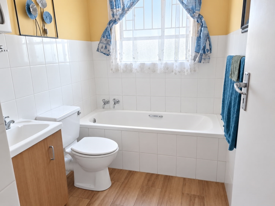 To Let 2 Bedroom Property for Rent in Vorna Valley Gauteng