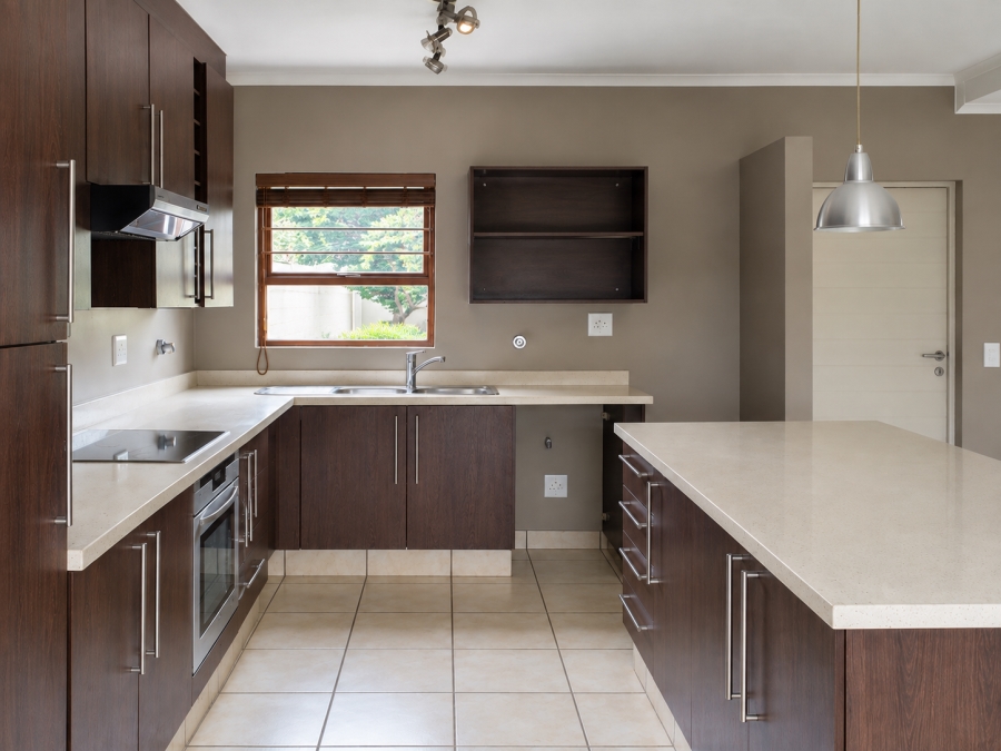 To Let 2 Bedroom Property for Rent in Fourways Gauteng