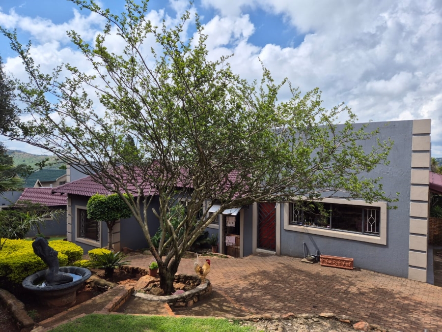 To Let 4 Bedroom Property for Rent in Roodekrans Gauteng