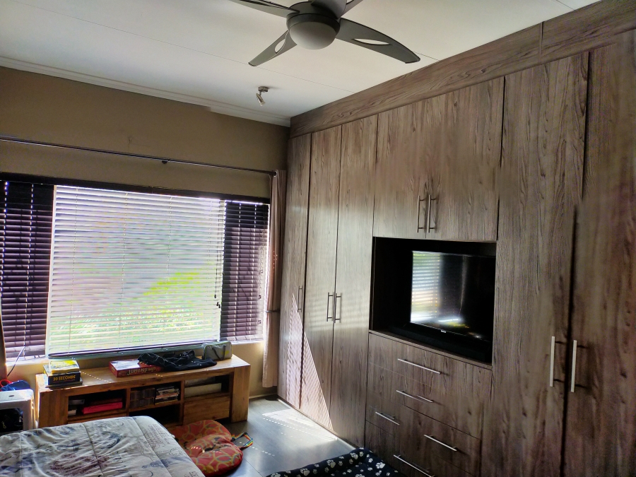 To Let 4 Bedroom Property for Rent in Roodekrans Gauteng
