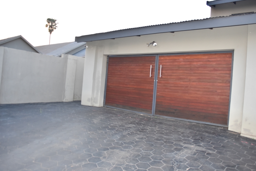 3 Bedroom Property for Sale in Waverley Gauteng