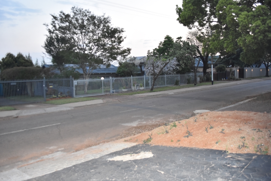 3 Bedroom Property for Sale in Waverley Gauteng