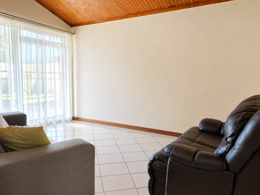 4 Bedroom Property for Sale in Wilgeheuwel Gauteng