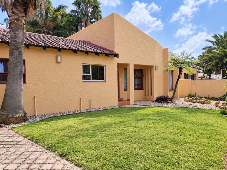 4 Bedroom Property for Sale in Wilgeheuwel Gauteng