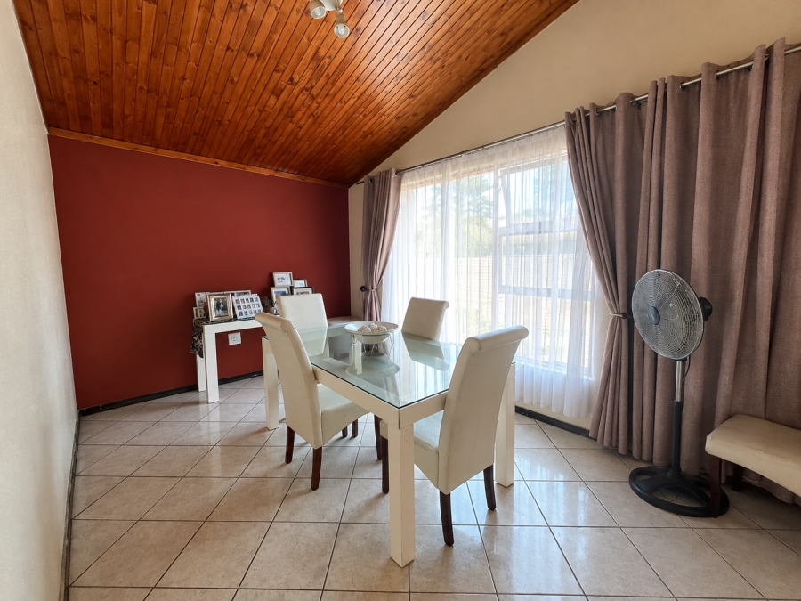 4 Bedroom Property for Sale in Wilgeheuwel Gauteng