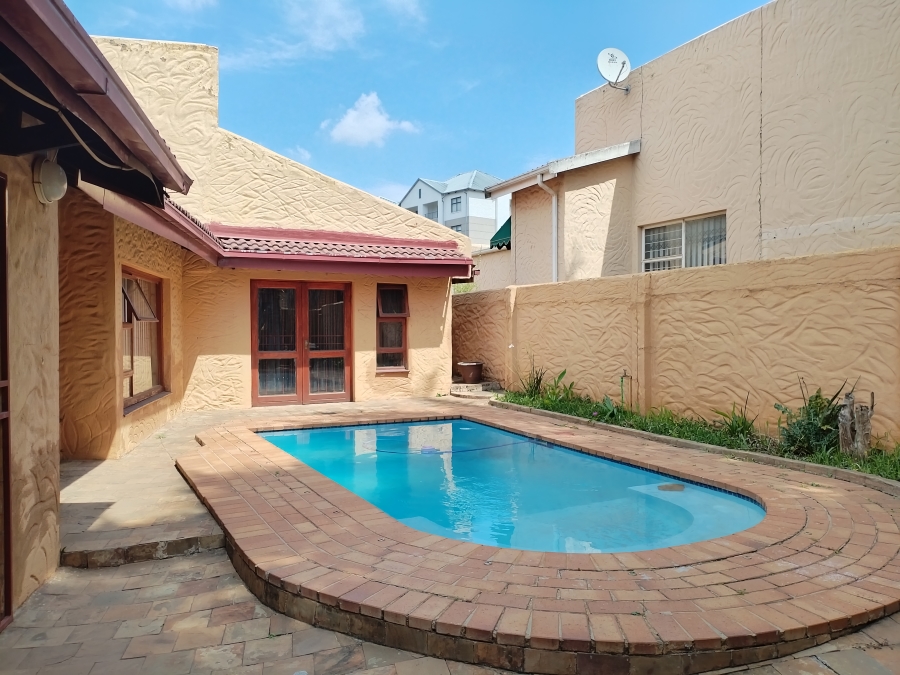4 Bedroom Property for Sale in Wilgeheuwel Gauteng