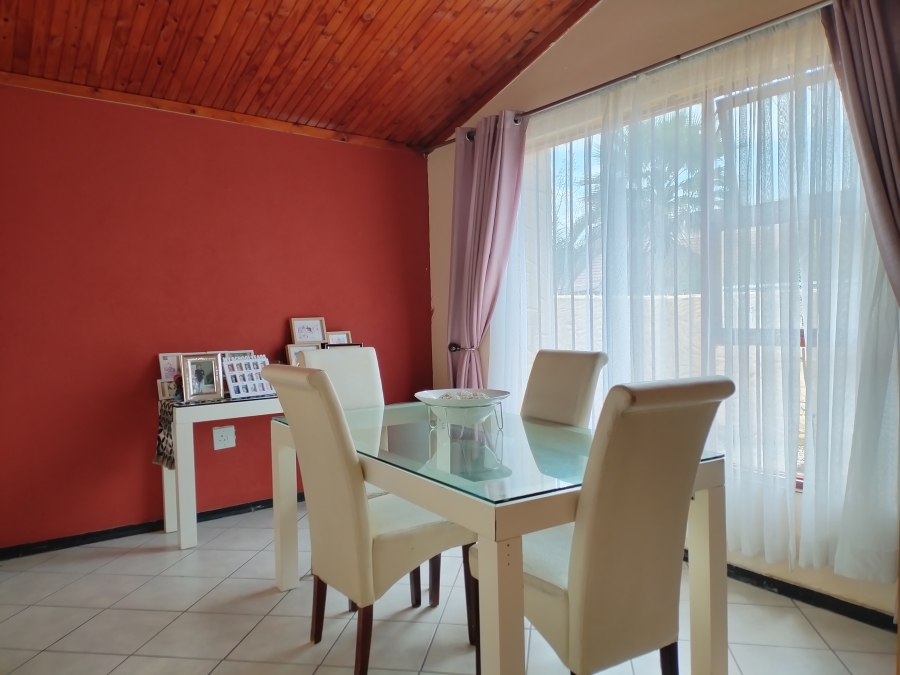 4 Bedroom Property for Sale in Wilgeheuwel Gauteng