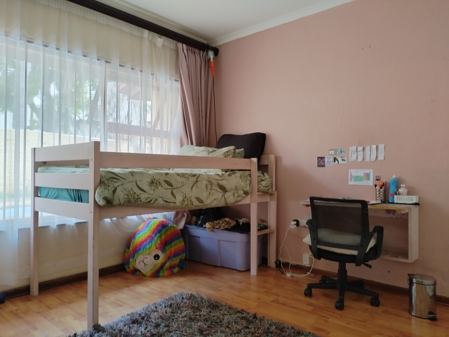 4 Bedroom Property for Sale in Wilgeheuwel Gauteng