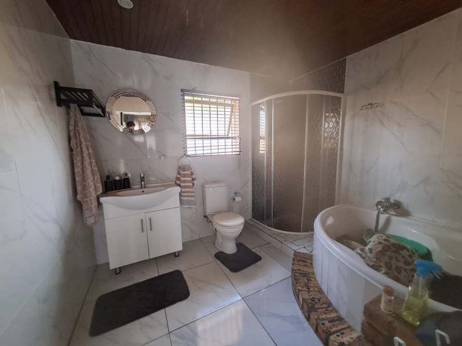 4 Bedroom Property for Sale in Wilgeheuwel Gauteng