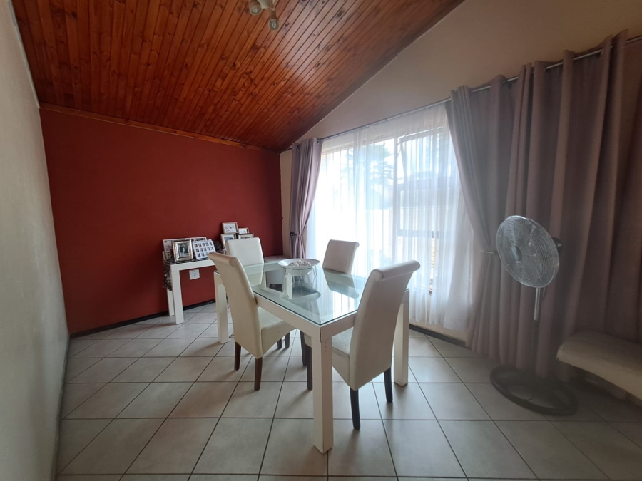 4 Bedroom Property for Sale in Wilgeheuwel Gauteng