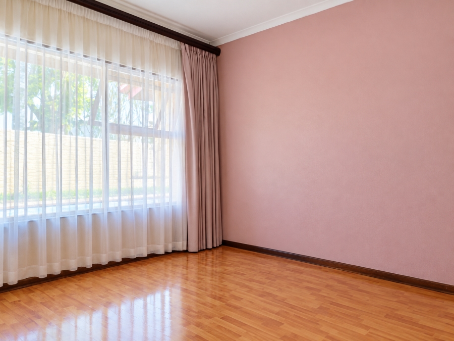 4 Bedroom Property for Sale in Wilgeheuwel Gauteng