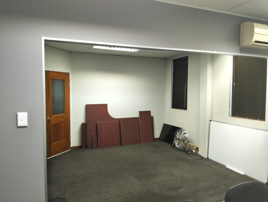 To Let Commercial Property for Rent in Die Hoewes Gauteng