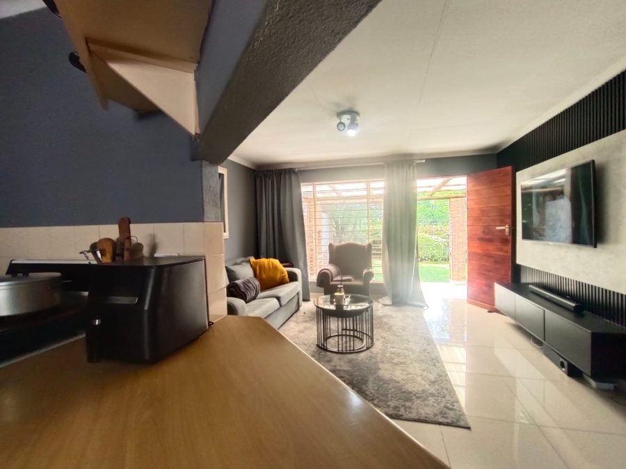 2 Bedroom Property for Sale in Sonneglans Gauteng