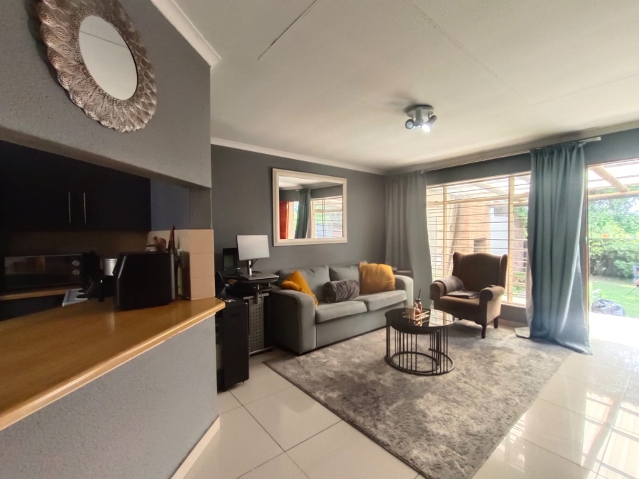 2 Bedroom Property for Sale in Sonneglans Gauteng