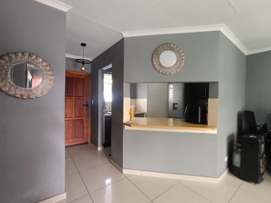 2 Bedroom Property for Sale in Sonneglans Gauteng