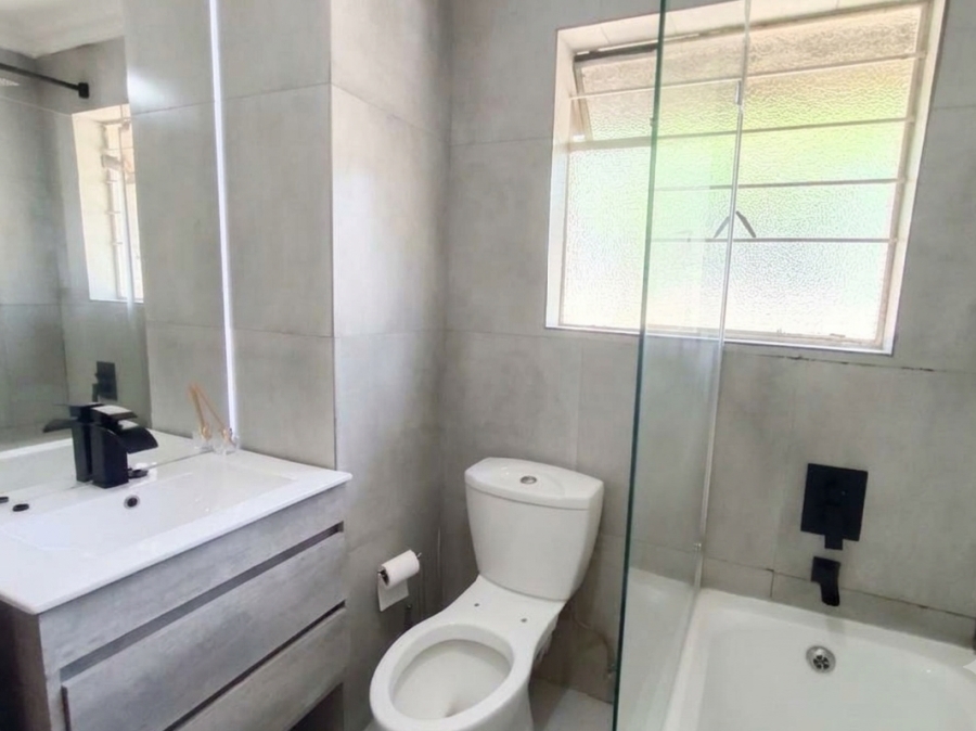 2 Bedroom Property for Sale in Sonneglans Gauteng