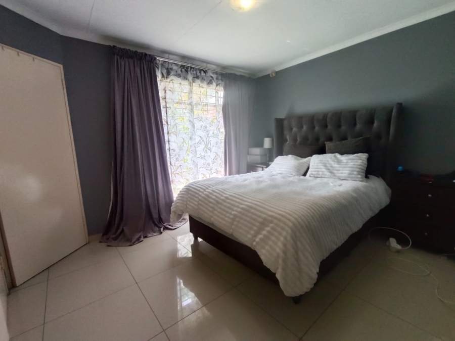 2 Bedroom Property for Sale in Sonneglans Gauteng