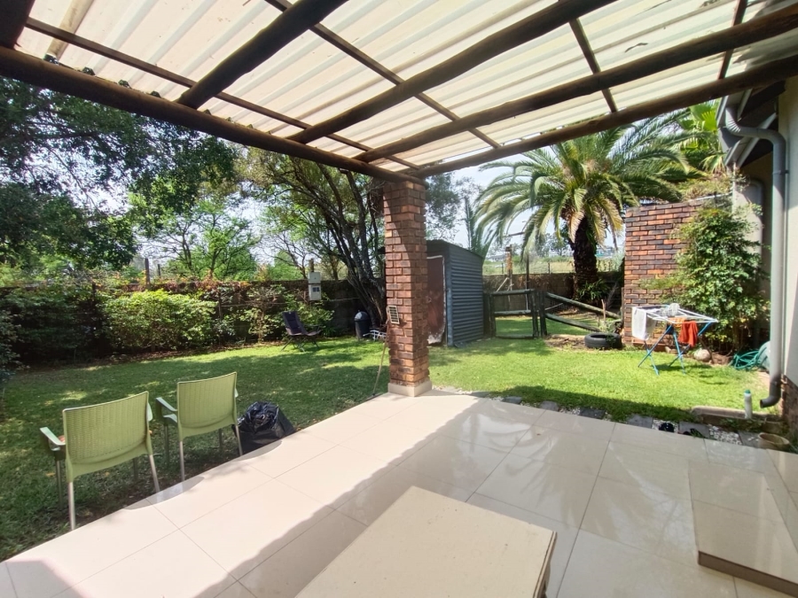 2 Bedroom Property for Sale in Sonneglans Gauteng