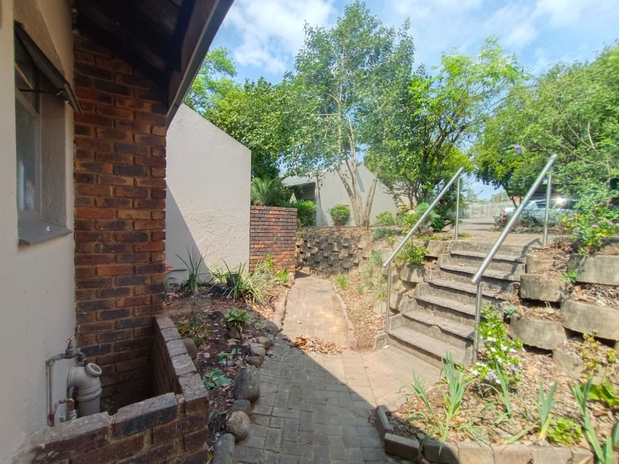 2 Bedroom Property for Sale in Sonneglans Gauteng
