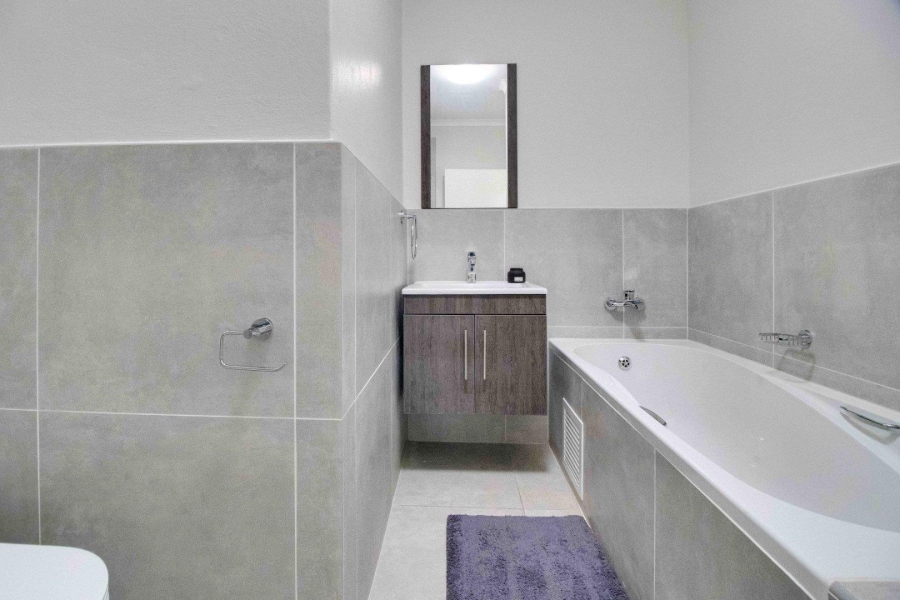 1 Bedroom Property for Sale in Lilianton Gauteng