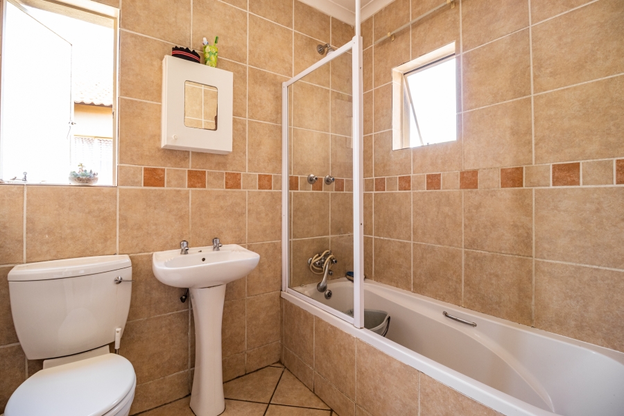 2 Bedroom Property for Sale in Noordhang Gauteng