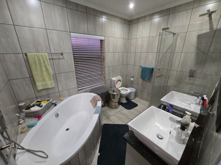 4 Bedroom Property for Sale in Pomona Gauteng
