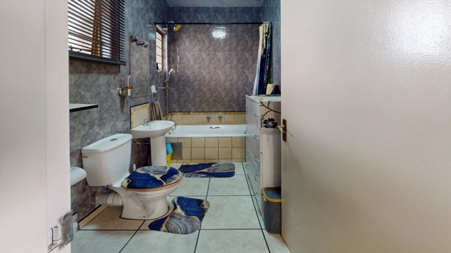 1 Bedroom Property for Sale in Kleinfontein Gauteng