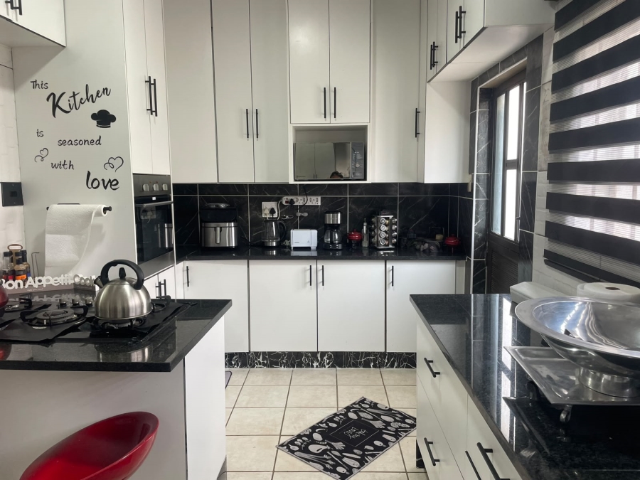4 Bedroom Property for Sale in Hillshaven Gauteng