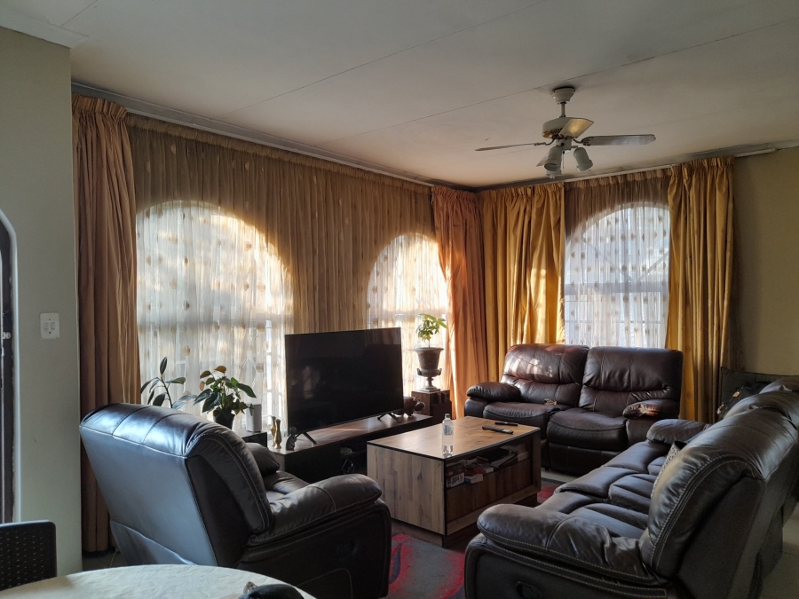 4 Bedroom Property for Sale in Ridgeway Gauteng
