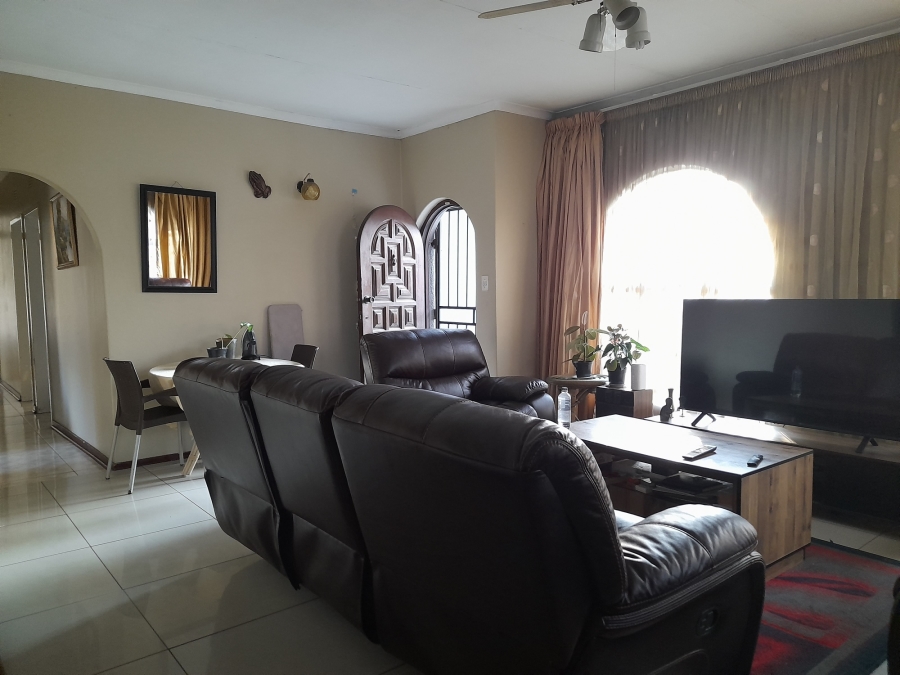 4 Bedroom Property for Sale in Ridgeway Gauteng