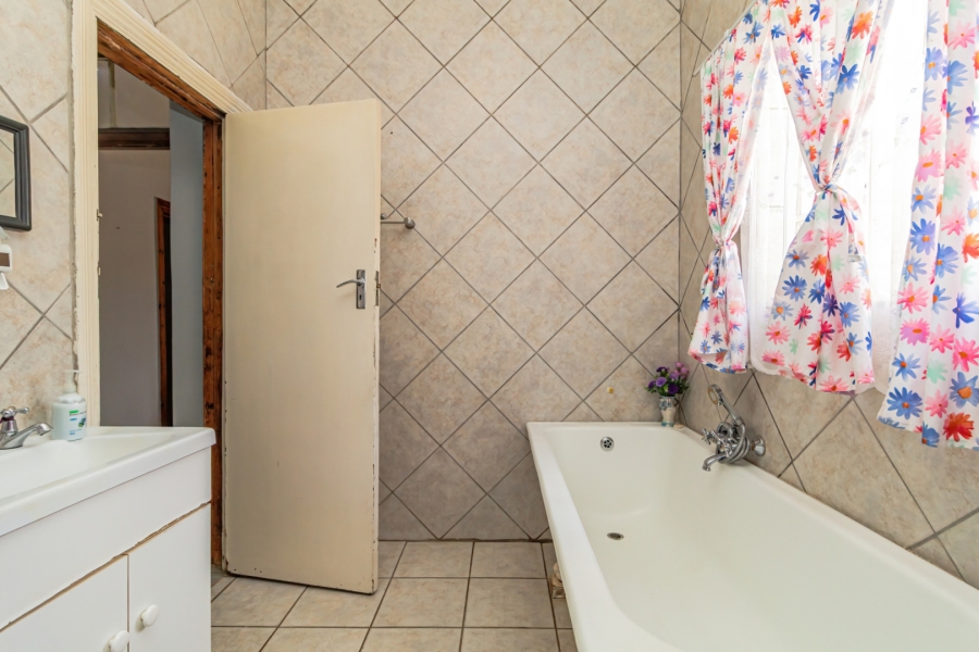 6 Bedroom Property for Sale in Benoni Central Gauteng