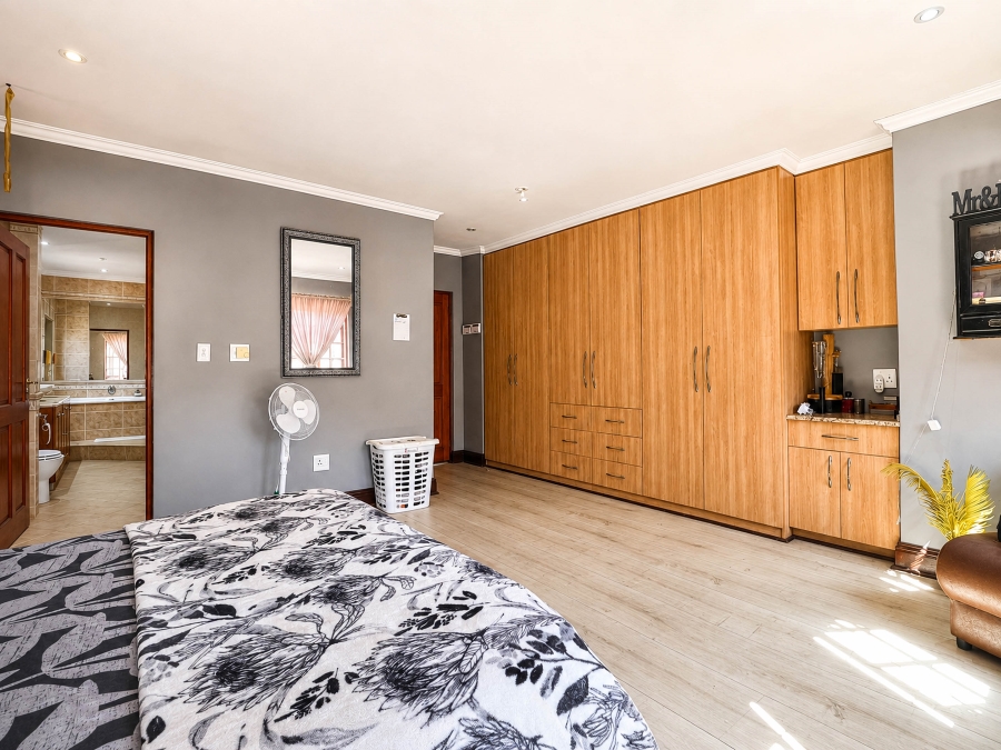 11 Bedroom Property for Sale in Chartwell Gauteng