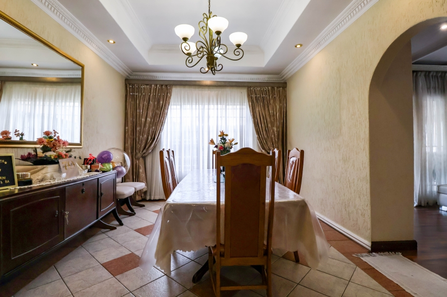 5 Bedroom Property for Sale in Laudium Gauteng