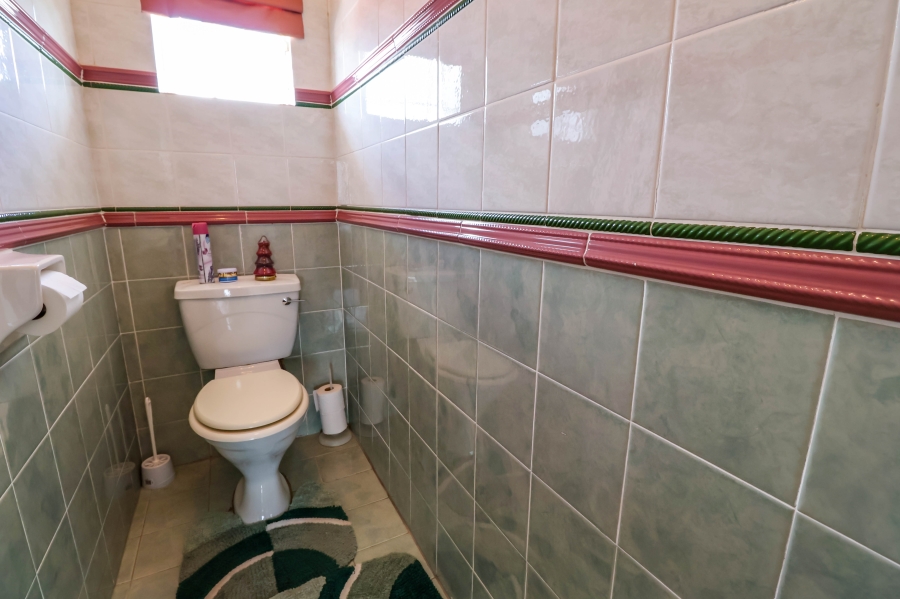 5 Bedroom Property for Sale in Laudium Gauteng