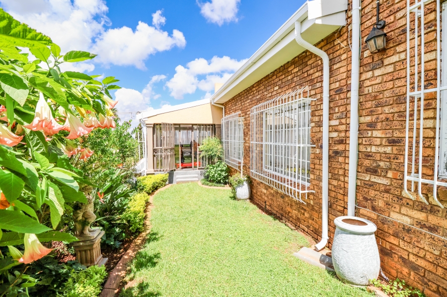 5 Bedroom Property for Sale in Laudium Gauteng