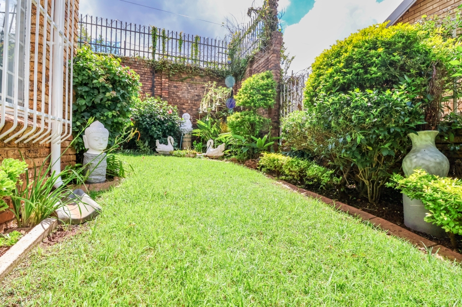 5 Bedroom Property for Sale in Laudium Gauteng