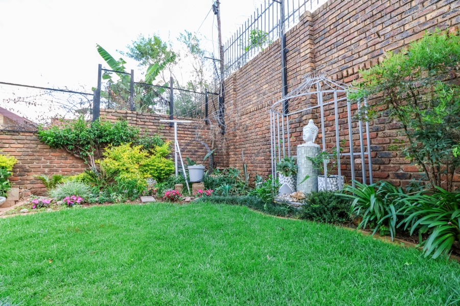 5 Bedroom Property for Sale in Laudium Gauteng