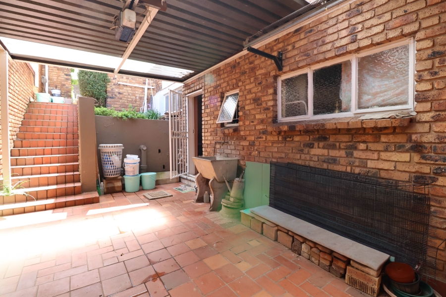 5 Bedroom Property for Sale in Laudium Gauteng