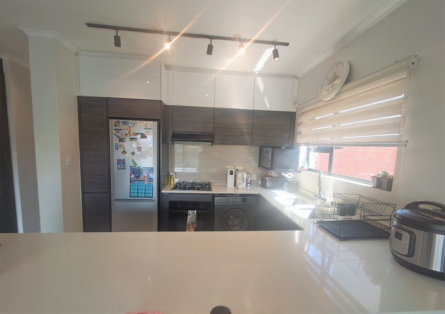 2 Bedroom Property for Sale in Oakdene Gauteng