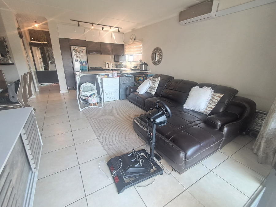 2 Bedroom Property for Sale in Oakdene Gauteng