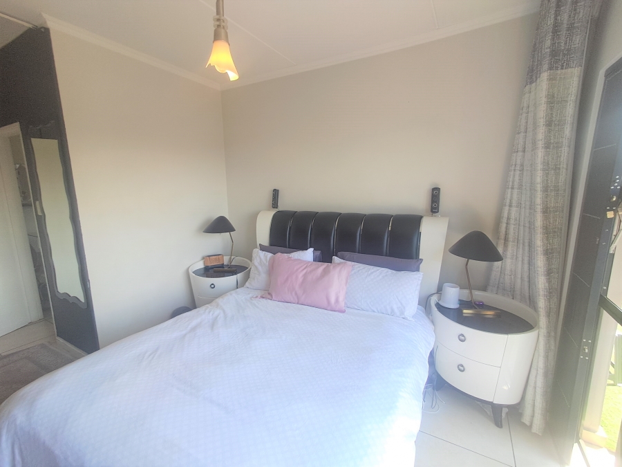2 Bedroom Property for Sale in Oakdene Gauteng