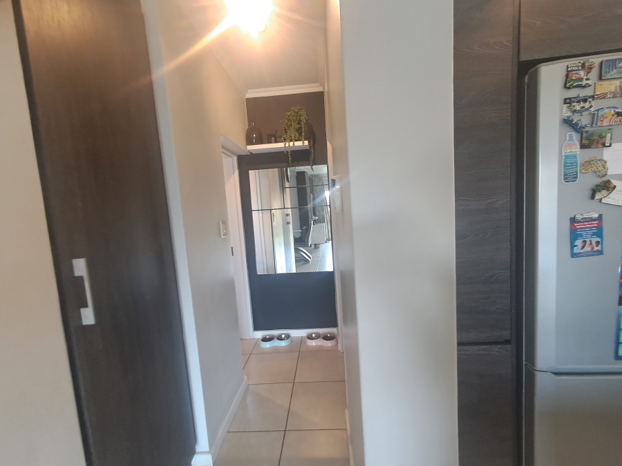 2 Bedroom Property for Sale in Oakdene Gauteng