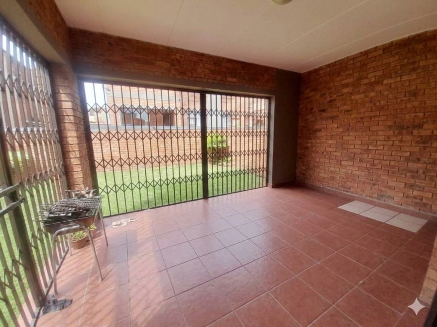 3 Bedroom Property for Sale in Wilgeheuwel Gauteng