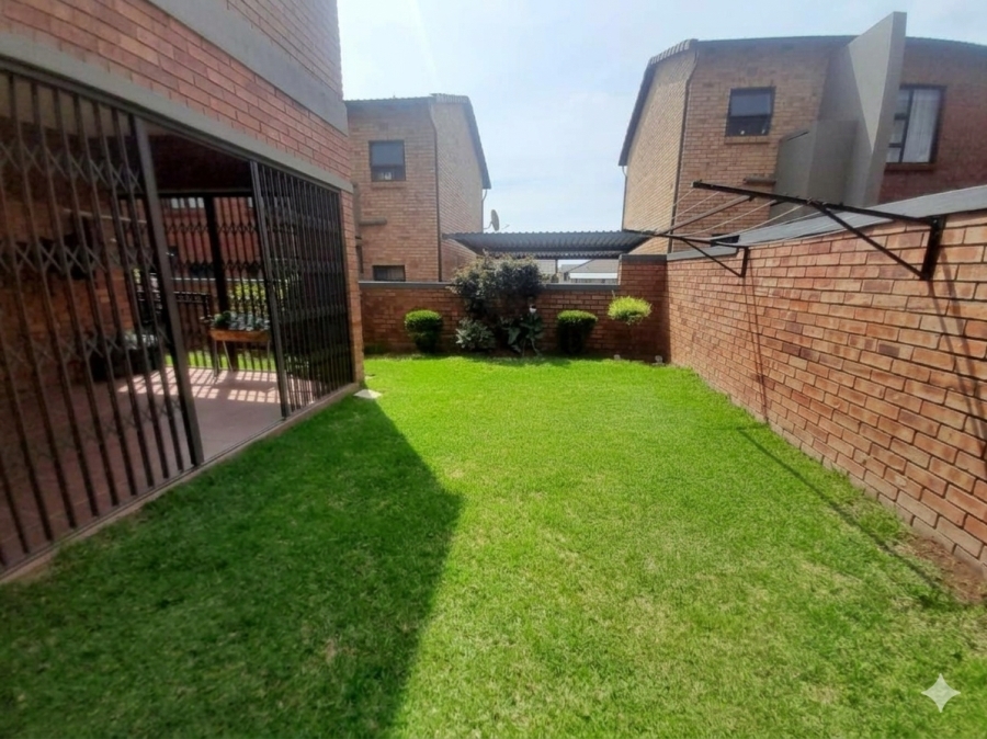 3 Bedroom Property for Sale in Wilgeheuwel Gauteng