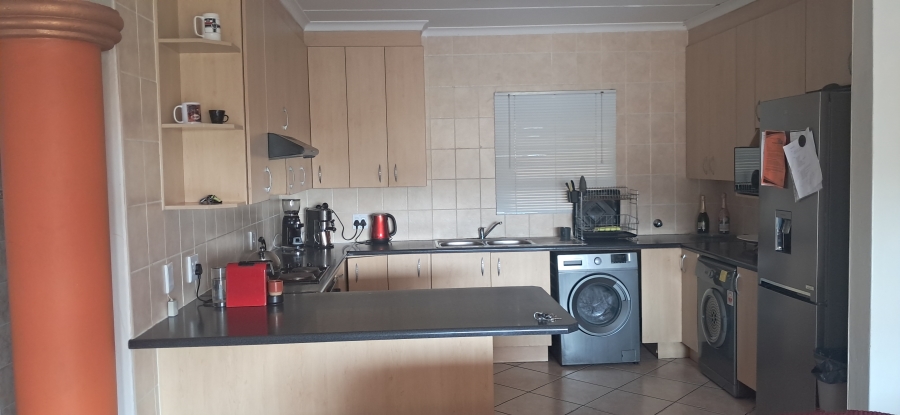 To Let 3 Bedroom Property for Rent in Rangeview Gauteng