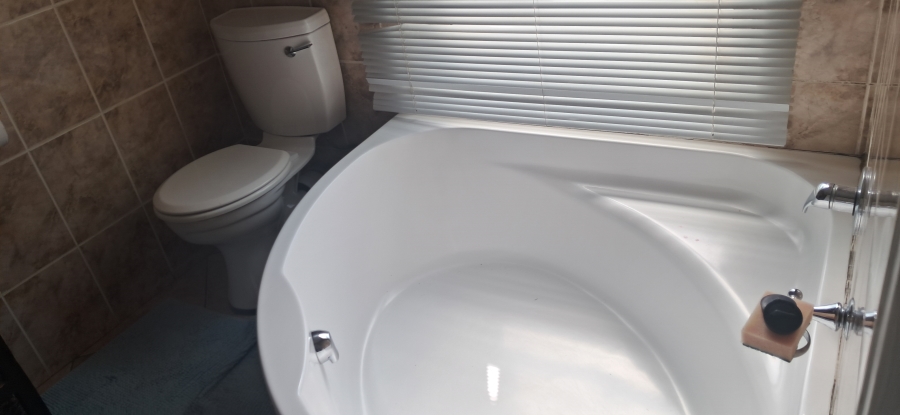To Let 3 Bedroom Property for Rent in Rangeview Gauteng
