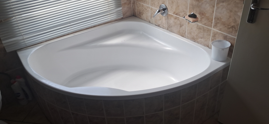 To Let 3 Bedroom Property for Rent in Rangeview Gauteng